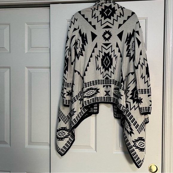 H&M Divided Size M Navy Blue & White Aztec Print Chunky Knit Cardigan Sweater - Picture 5 of 10